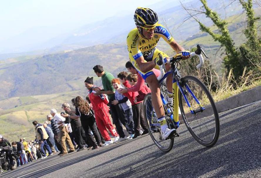 L&#39;impresa di Alberto Contador sul terribile muro di Guardiagrele, 610 metri con una pendenza media del 22% e punte del 30%, nella quinta tappa della Tirreno-Adriatico.Bettini